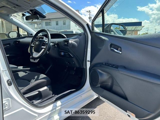 Toyota PRIUS 2017-04 8686316-14