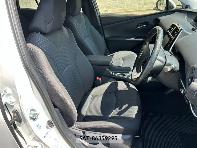 Toyota PRIUS 2017-04 8686316-15