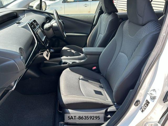 Toyota PRIUS 2017-04 8686316-16