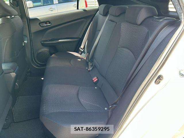 Toyota PRIUS 2017-04 8686316-17