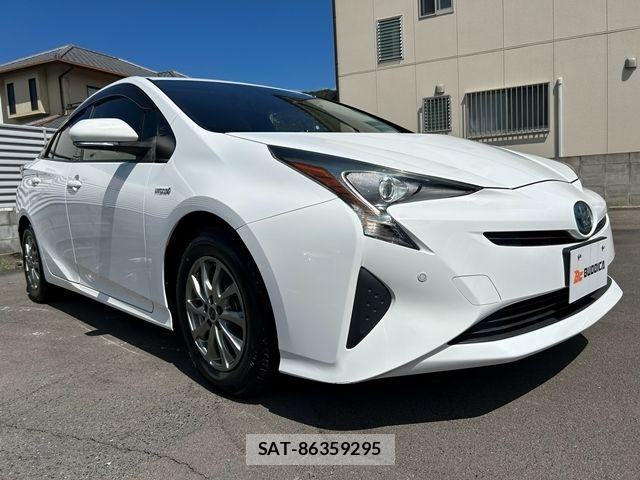 Toyota PRIUS 2017-04 8686316-1