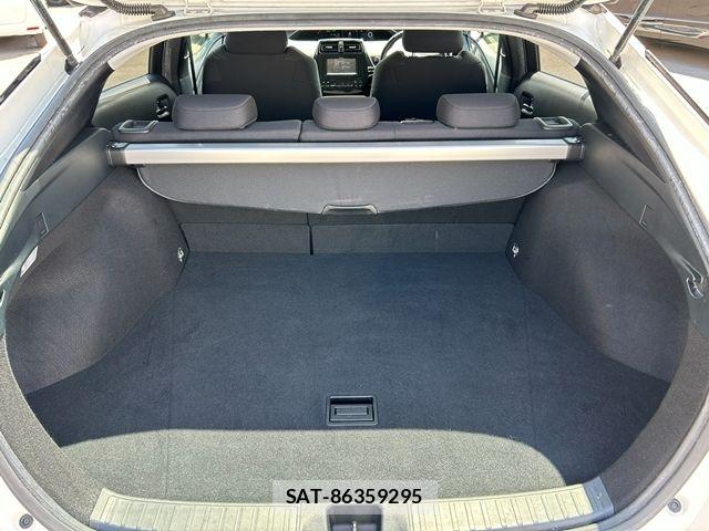 Toyota PRIUS 2017-04 8686316-19