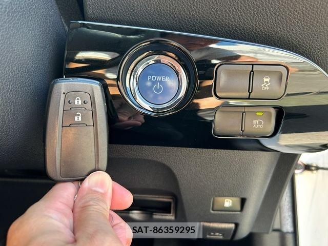 Toyota PRIUS 2017-04 8686316-23
