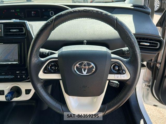 Toyota PRIUS 2017-04 8686316-24