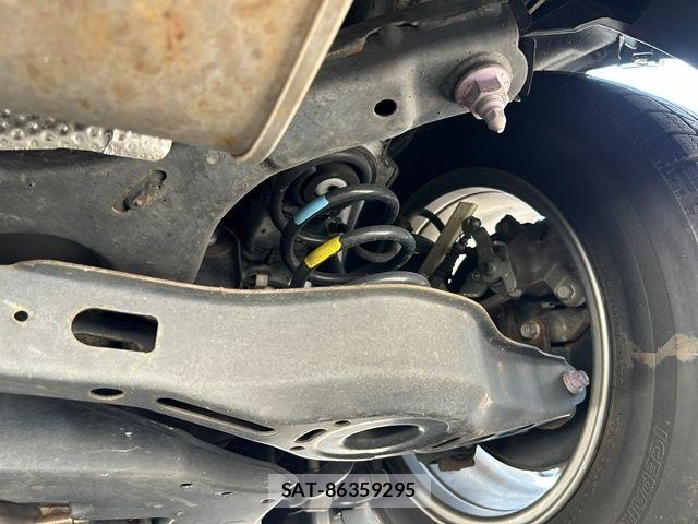 Toyota PRIUS 2017-04 8686316-26