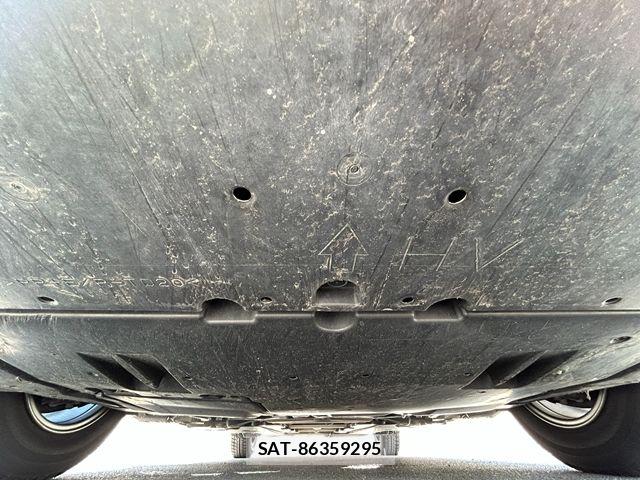 Toyota PRIUS 2017-04 8686316-27