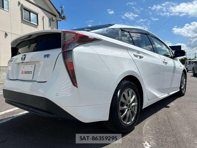 Toyota PRIUS 2017-04 8686316-6