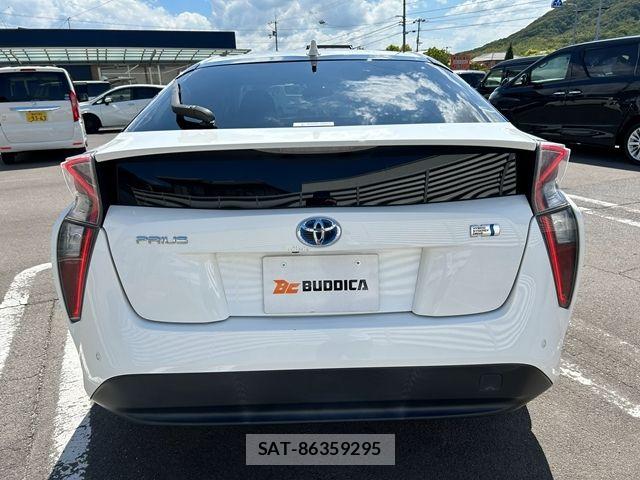 Toyota PRIUS 2017-04 8686316-7
