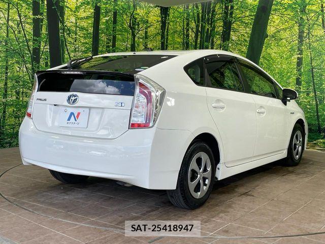 Toyota PRIUS 2012-04 8686338-16