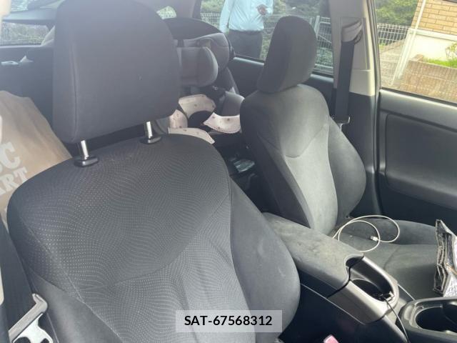 Toyota PRIUS 2013-10 8686357-11