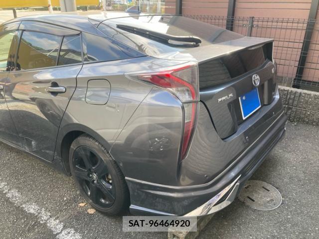 Toyota PRIUS 2017-08 8686318-8