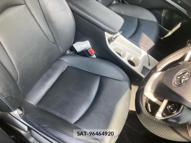 Toyota PRIUS 2017-08 8686318-11