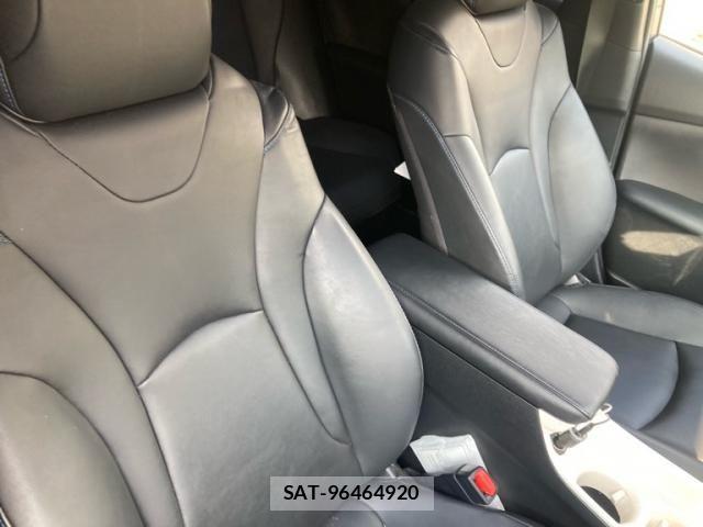 Toyota PRIUS 2017-08 8686318-12