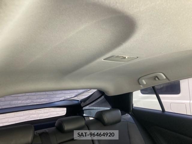 Toyota PRIUS 2017-08 8686318-14