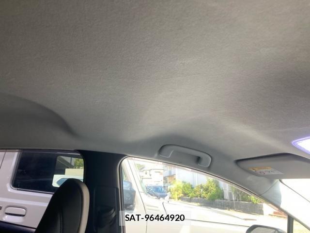 Toyota PRIUS 2017-08 8686318-15