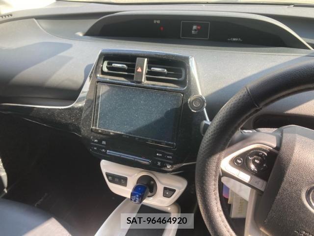 Toyota PRIUS 2017-08 8686318-16
