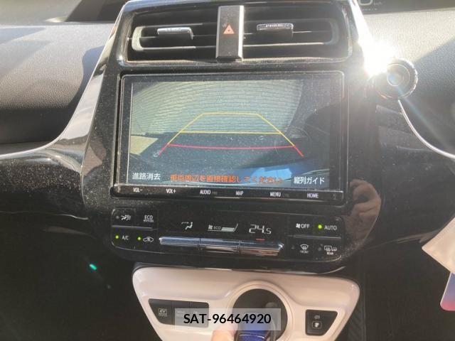 Toyota PRIUS 2017-08 8686318-18