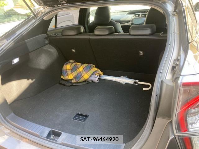 Toyota PRIUS 2017-08 8686318-21