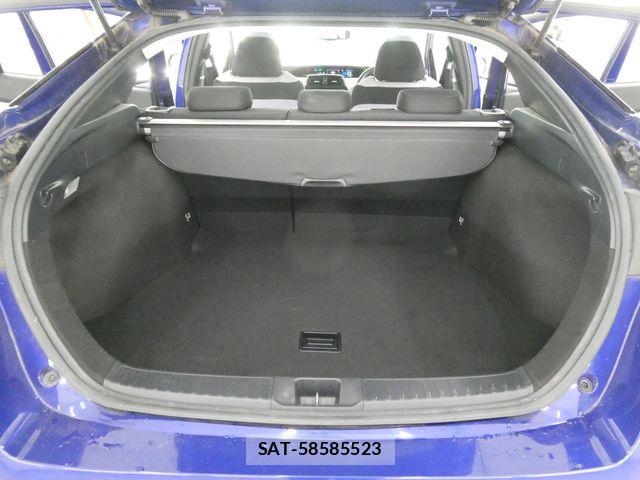 Toyota PRIUS 2017-09 8686308-10