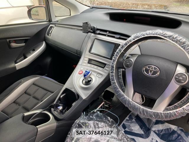 Toyota PRIUS 2012-06 8686345-14