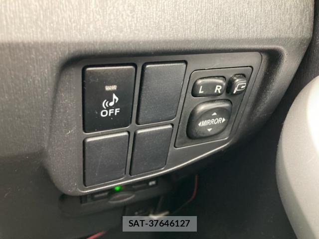 Toyota PRIUS 2012-06 8686345-19