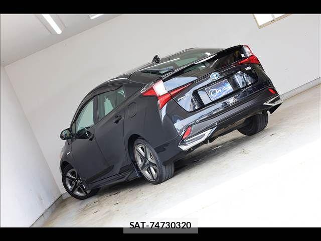 Toyota PRIUS 2019-04 8686305-10
