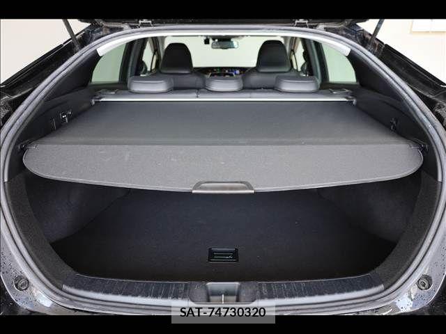 Toyota PRIUS 2019-04 8686305-19