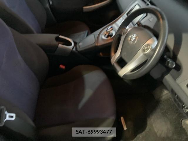 Toyota PRIUS 2015-02 8686355-10