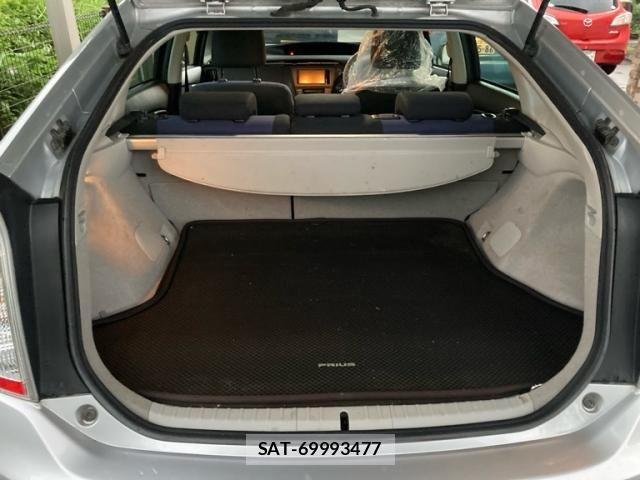 Toyota PRIUS 2015-02 8686355-12