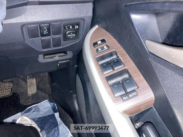 Toyota PRIUS 2015-02 8686355-14