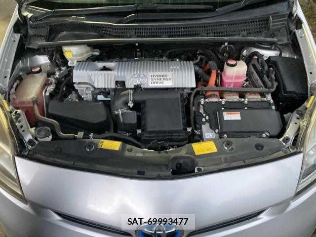 Toyota PRIUS 2015-02 8686355-19