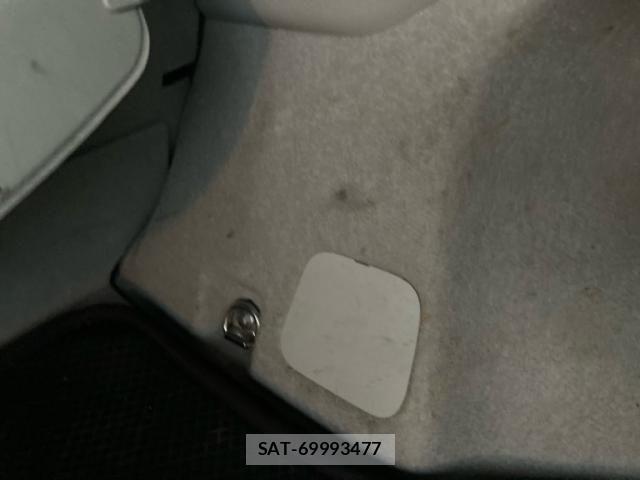Toyota PRIUS 2015-02 8686355-20