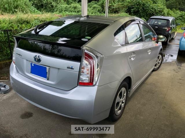 Toyota PRIUS 2015-02 8686355-3