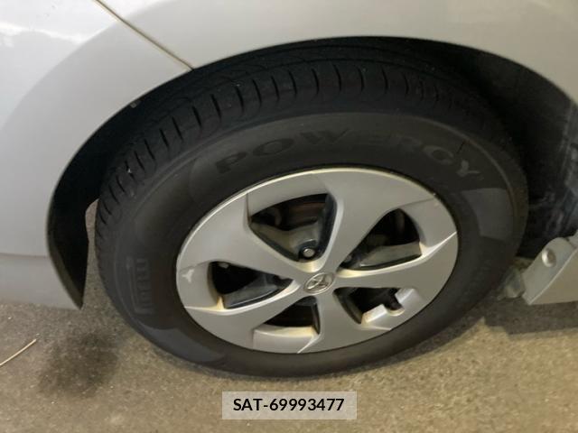 Toyota PRIUS 2015-02 8686355-7