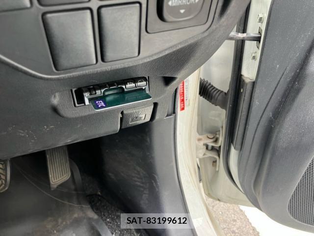 Toyota PRIUS 2015-01 8686349-12