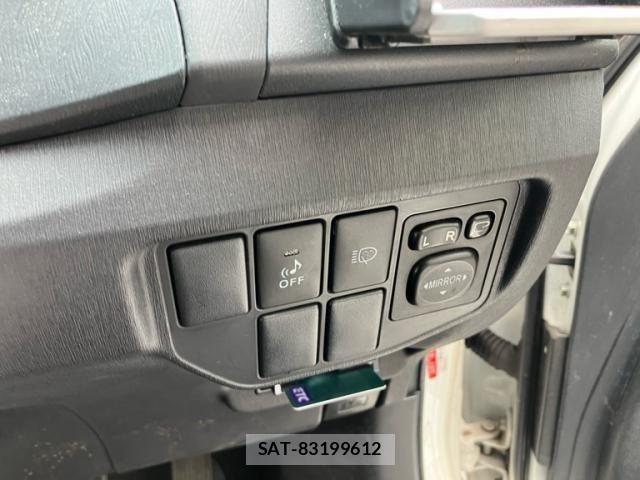 Toyota PRIUS 2015-01 8686349-13