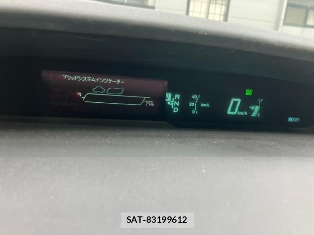 Toyota PRIUS 2015-01 8686349-15