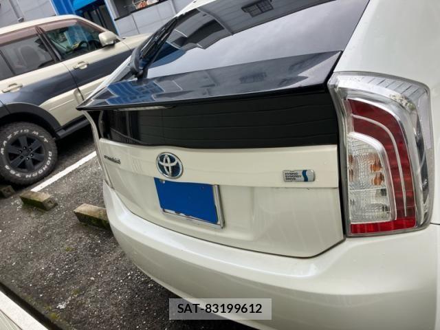 Toyota PRIUS 2015-01 8686349-1