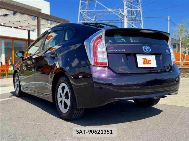 Toyota PRIUS 2014-06 8686327-12