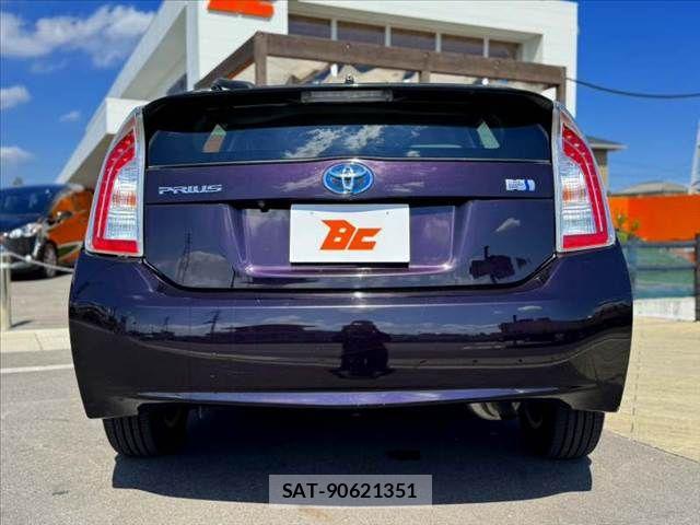 Toyota PRIUS 2014-06 8686327-13