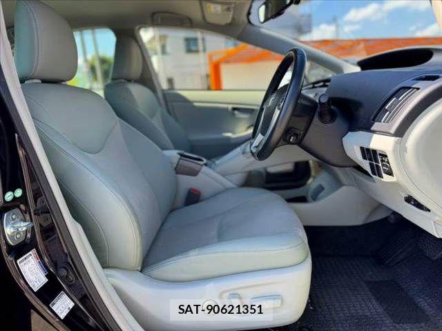 Toyota PRIUS 2014-06 8686327-15