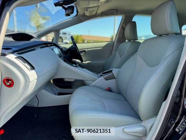Toyota PRIUS 2014-06 8686327-16