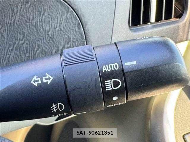 Toyota PRIUS 2014-06 8686327-23