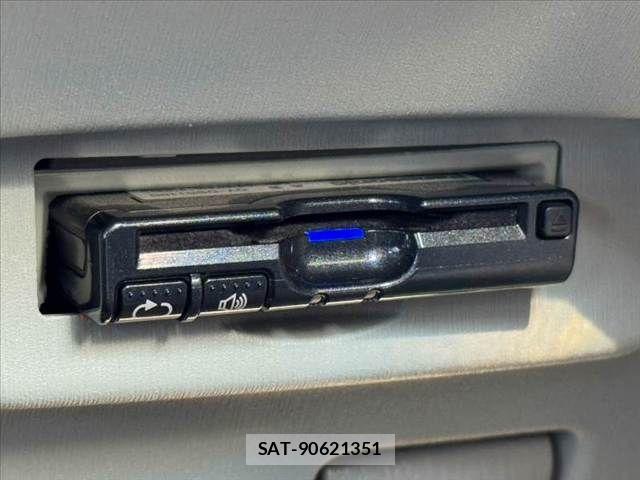 Toyota PRIUS 2014-06 8686327-26