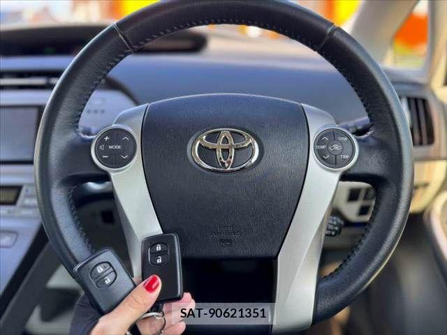 Toyota PRIUS 2014-06 8686327-4
