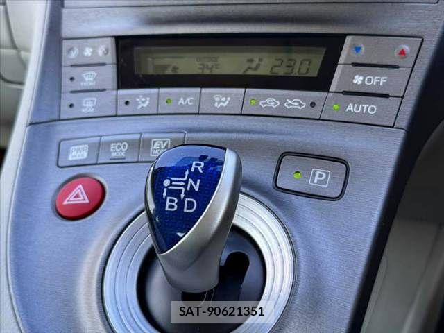Toyota PRIUS 2014-06 8686327-5