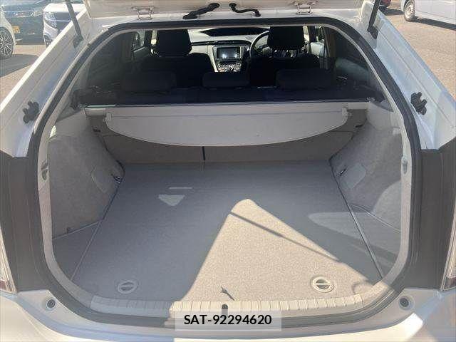 Toyota PRIUS 2014-09 8686343-11