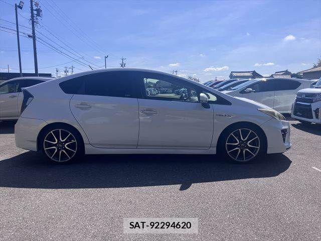 Toyota PRIUS 2014-09 8686343-16