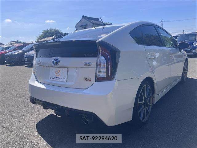 Toyota PRIUS 2014-09 8686343-17