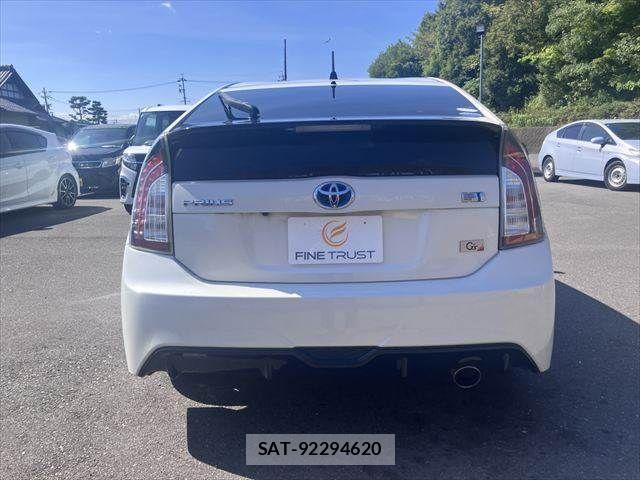 Toyota PRIUS 2014-09 8686343-18